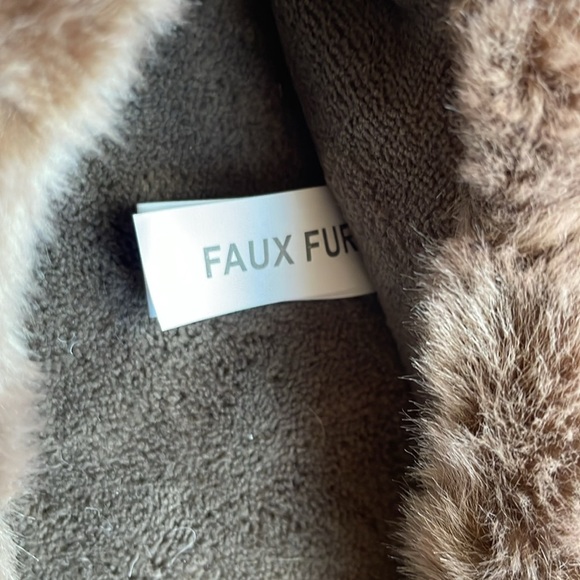 Isotoner Slippers CHEETAH Memory Foam Hoodback ECO Comfort Women’s Sz 9.5-10 NWT - Picture 7 of 12